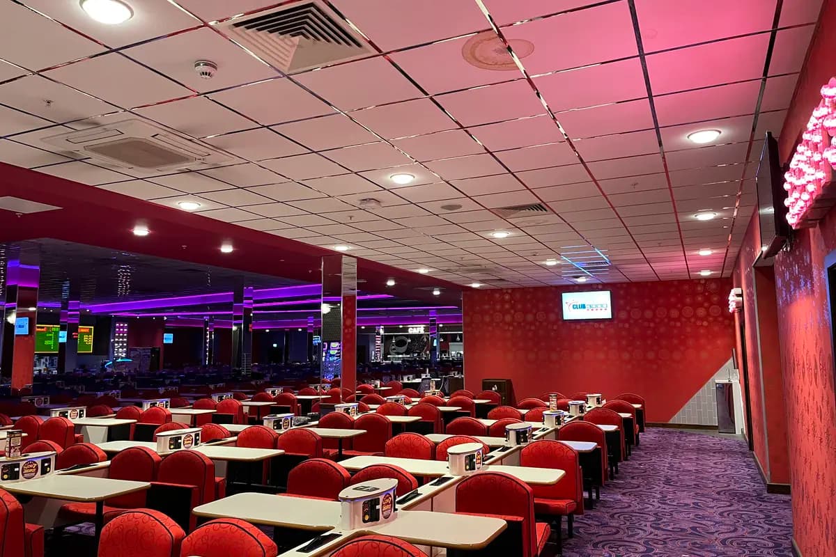 Bingo Plus 90-Ball mobile PWA hall — the smallest mobile bingo install at 5.8MB