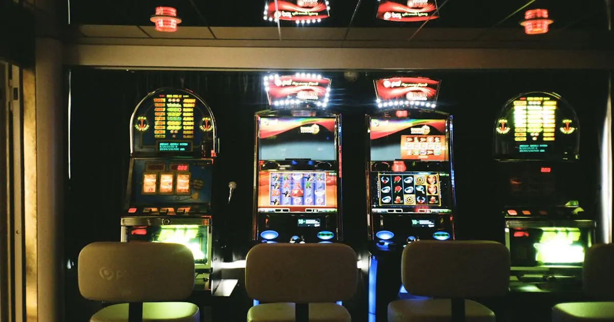 Jili Boxing King slot machine reel close-up showing combo multiplier chain on a casino floor